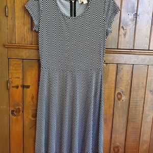 Capped sleeve patterned dress